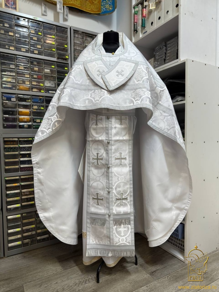 Облачение иерейское, шелк, белый с серебром.