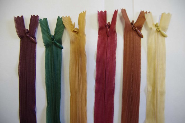 Молния 18-20 см, потайная, пластиковая, цвет-микс