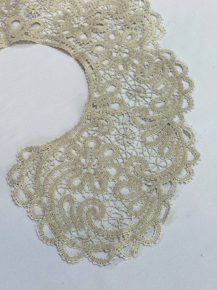 Воротник 2, кружево, шир. 16-18 см, цвет льна