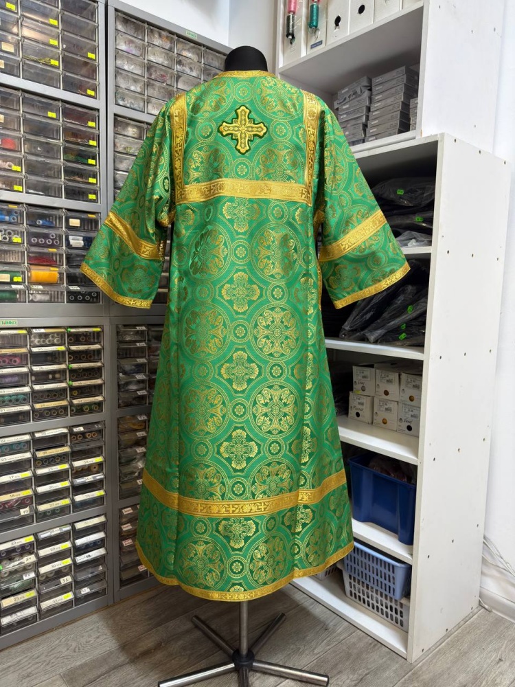 Стихарь алтарный длиной от 120 до 129 см, шелк, зеленый с золотом.