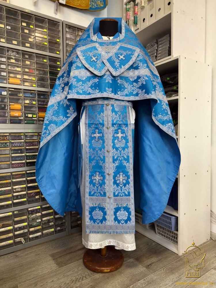 Облачение иерейское парча, голубое с серебром.