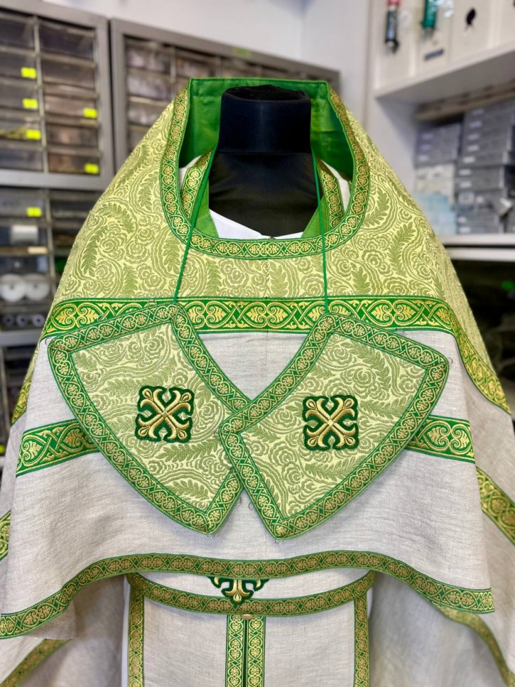 Облачение иерейское лен, зеленое с золотом.