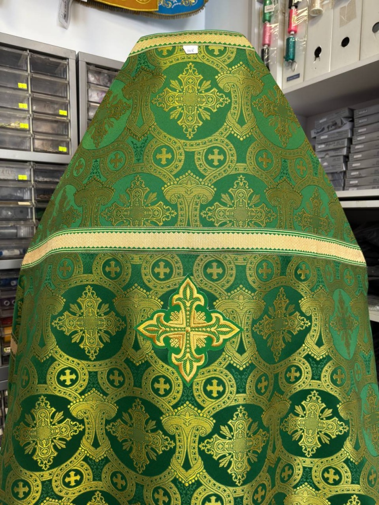 Облачение иерейское парча, зеленое с золотом.