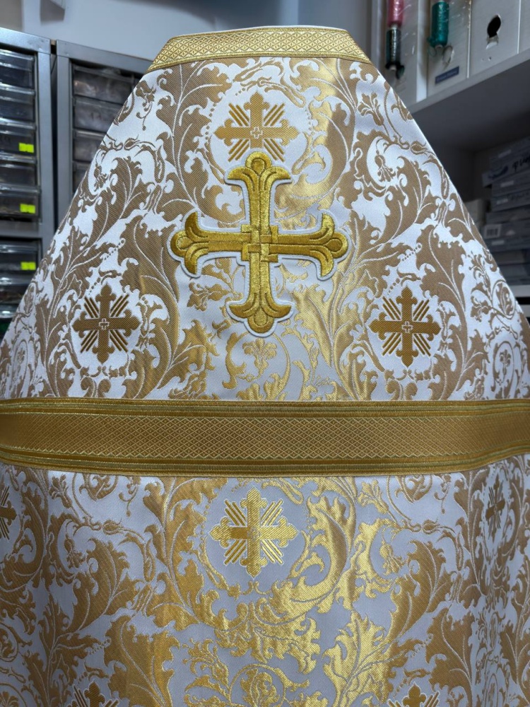 Облачение иерейское, шелк, белый с золотом.