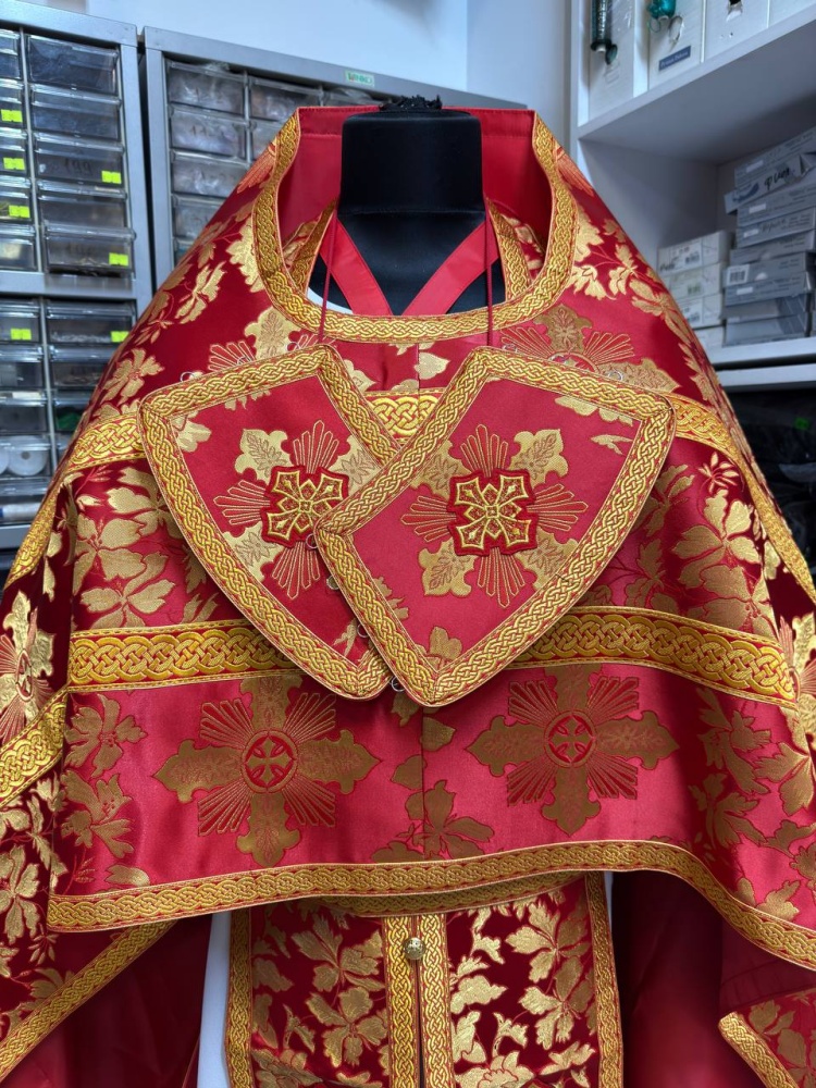 Облачение иерейское, шелк, красный с золотом.