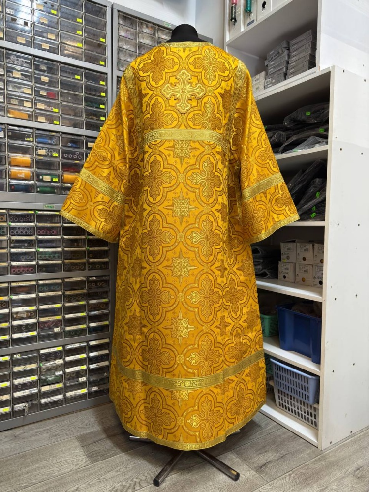 Стихарь алтарный, парча, желтый с золотом.