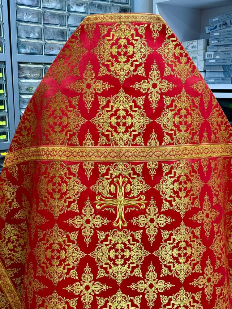 Облачение иерейское парча, красное с золотом.