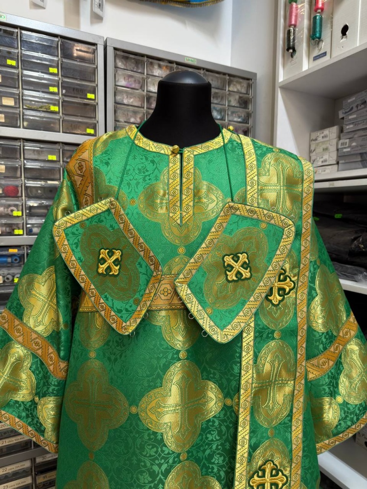 Диаконский стихарь шелк, зеленый с золотом.