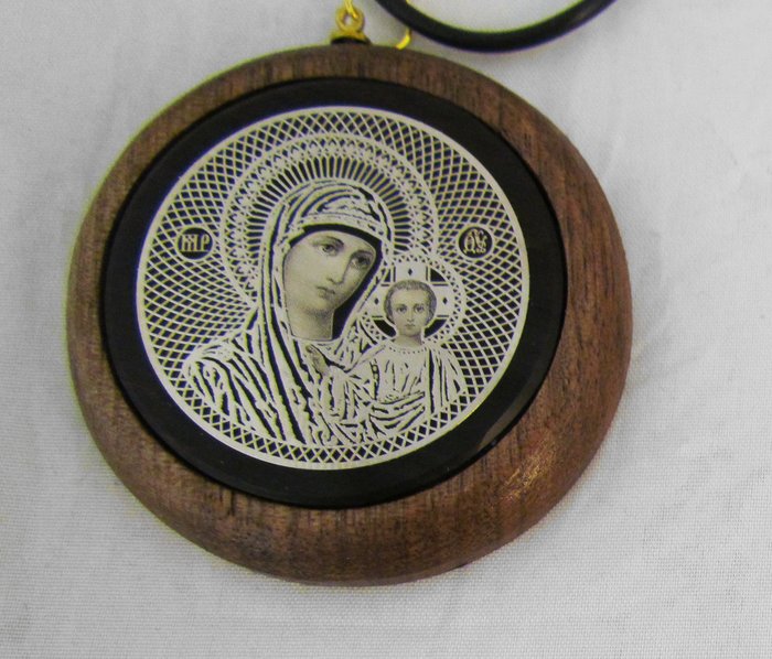 Икона автомобильная Казанская икона Божией Матери подвесная, дерево, обсидиан ДК-06