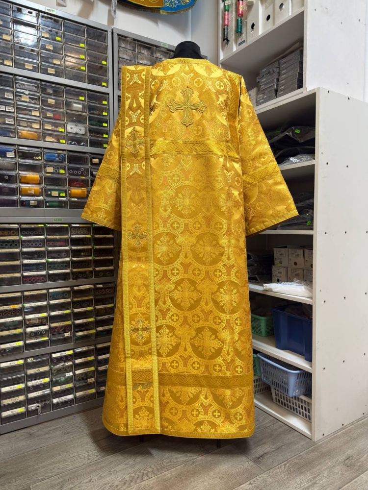 Диаконский стихарь, парча, желтый с золотом.