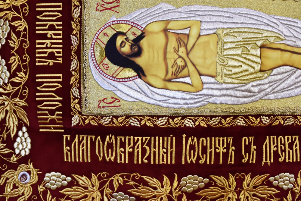 Плащаница Спаситель, средник 23х60, общий 68 х 103, бархат, М