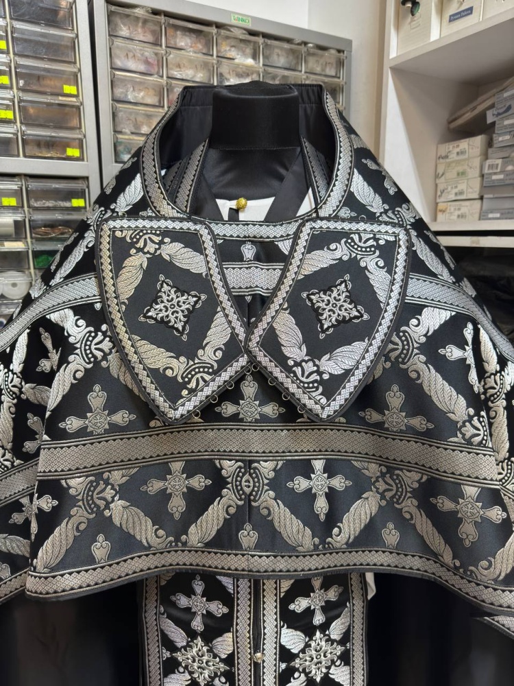 Облачение иерейское парча, черное с серебром.