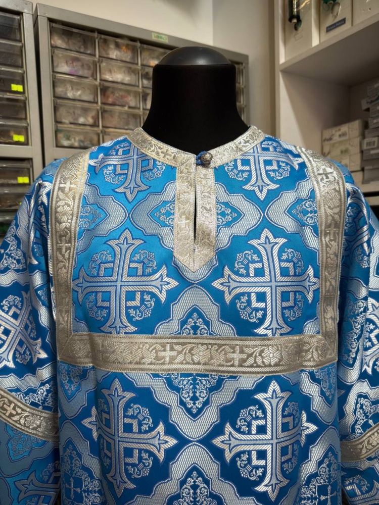 Стихарь алтарный, длиной от 120 до 129 см, шелк, голубой с золотом или серебром.