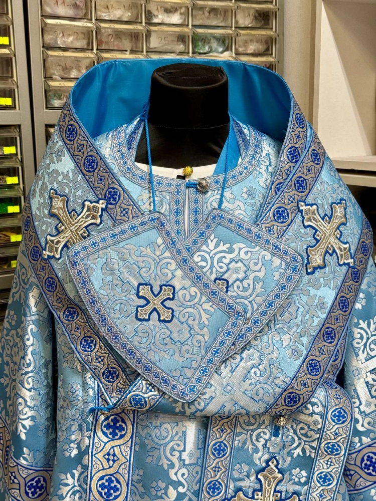 Облачение архиерейское, шелк голубое с серебром.