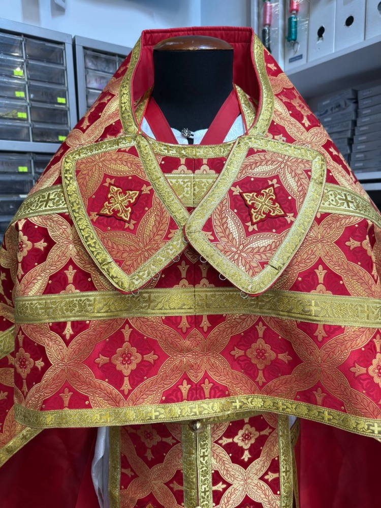 Облачение иерейское, шелк, красный с золотом.