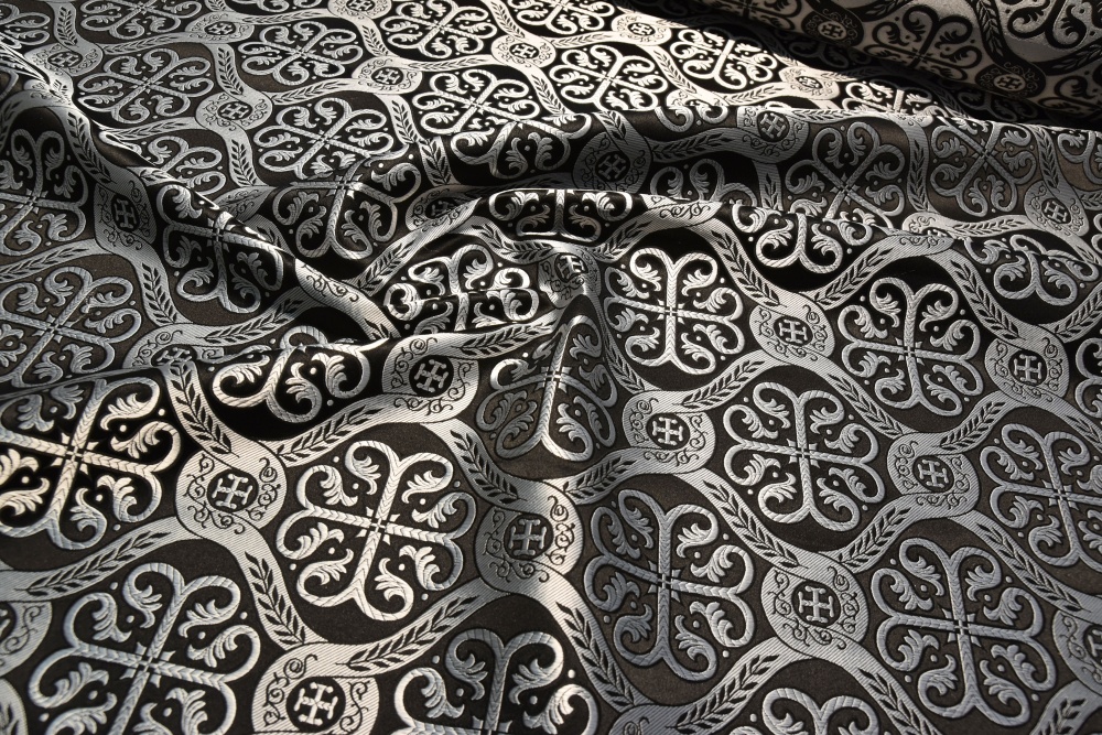 Шелк РАСЦВЕТШИЙ КРЕСТ, черный с серебром, шир. 150 см,