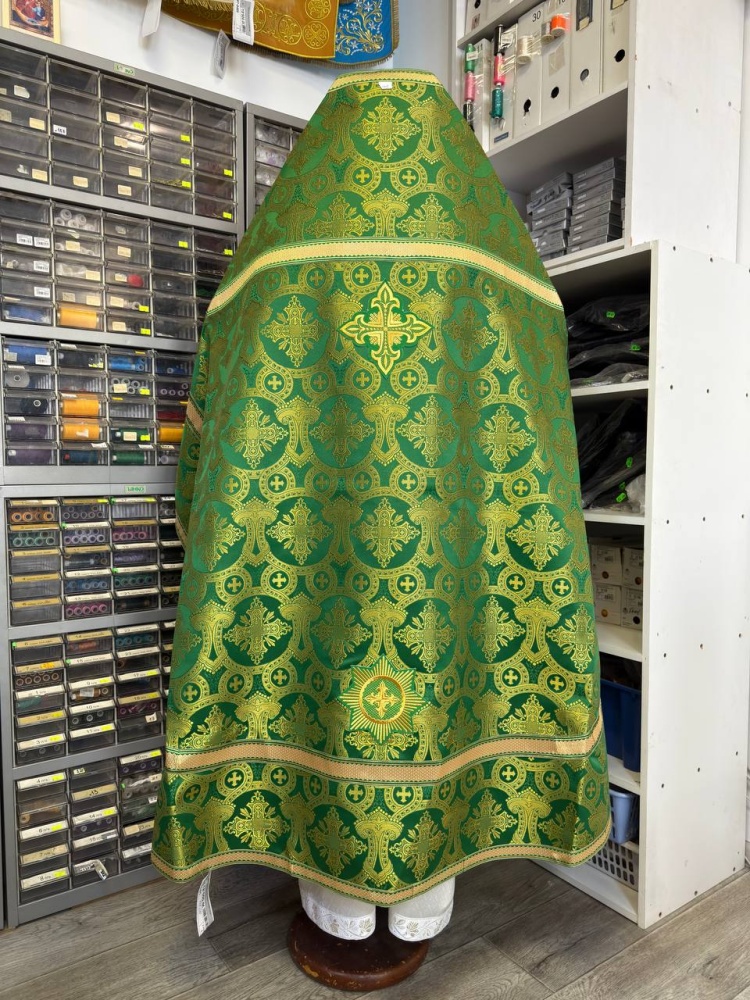 Облачение иерейское парча, зеленое с золотом.