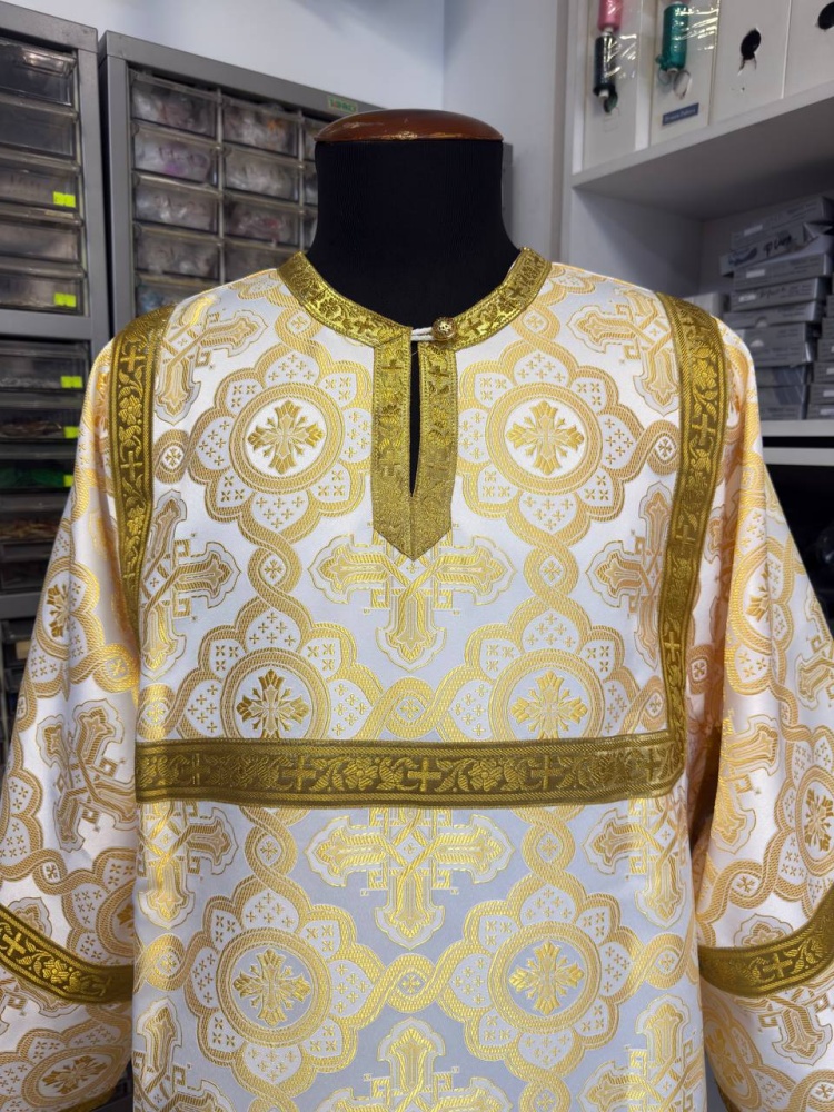 Стихарь алтарный, шелк, белый с золотом.