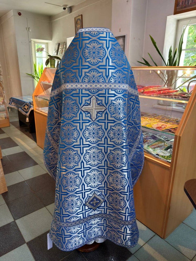 Облачение иерейское парча, голубое с серебром.