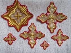 Набор крестов, иерейский, ЛИСТЬЯ, красный с золотом, 14 шт Набор крестов, иерейский, ЛИСТЬЯ, красный с золотом, 14 шт